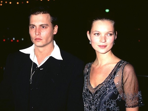 
	
	Kate Moss nhớ lại cảm xúc sau khi chia tay Johnny Depp vào năm 1998: 'Chưa có ai quan tâm, lo lắng cho tôi như Johnny Depp đã từng. Và đó là những gì tôi mất khi chúng tôi chia tay. Đó là cơn ác mộng. Nhiều năm liền chỉ khóc và khóc. Ôi, nước mắt!'.